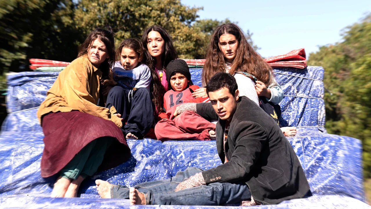 Sahipsizler 46. Bölümde Gerilim Tırmandı: Azize’nin Hamileliği Yalıyı Kuşatan Hesapları Altüst Etti