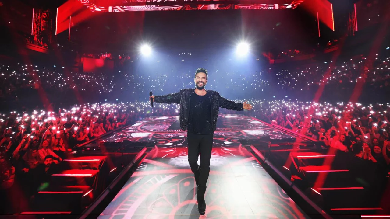 Tarkan’ın Sahnesine Bu Kez Sibel Can ve Ata Demirer Konuk Oldu