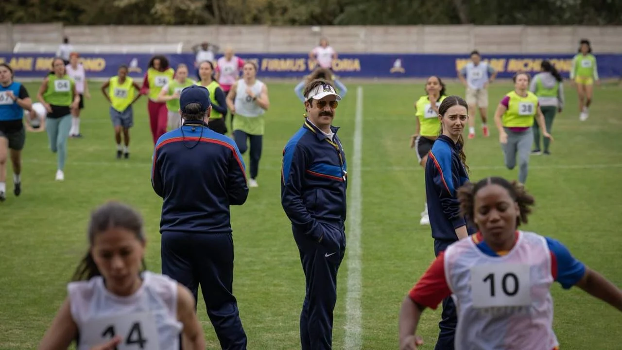 Ted Lasso 4. Sezon İçin İlk Görüntüler Geldi: Apple TV’nin Emmy Rekortmeni Dizisi Üç Yıl Sonra Sahalara Dönüyor