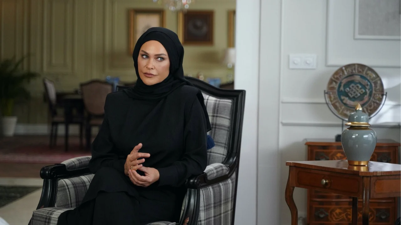 Aynı Yağmur Altında Fazilet Kimdir? Hülya Avşar Kaç Yaşında, Boyu, Nereli, Oynadığı Diziler Neler?