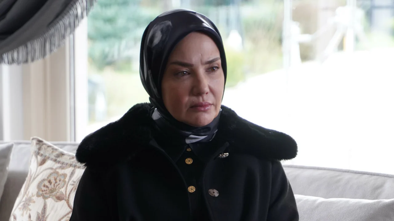 Aynı Yağmur Altında Hümeyra Kimdir? Deniz Uğur Kaç Yaşında, Boyu, Nereli, Eşi, Oynadığı Diziler