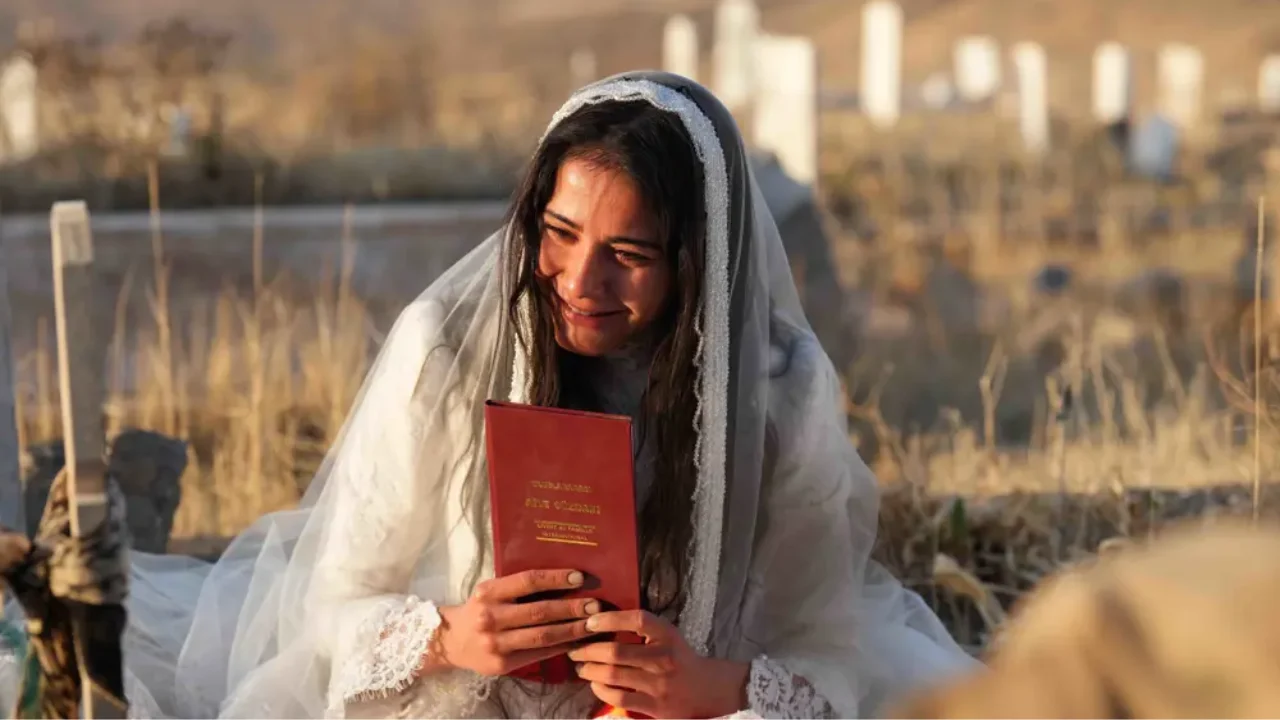 Sevdiğim Sensin Dicle Kim? Helin Kandemir Kaç Yaşında, Boyu, Nereli, Oynadığı Diziler Neler?